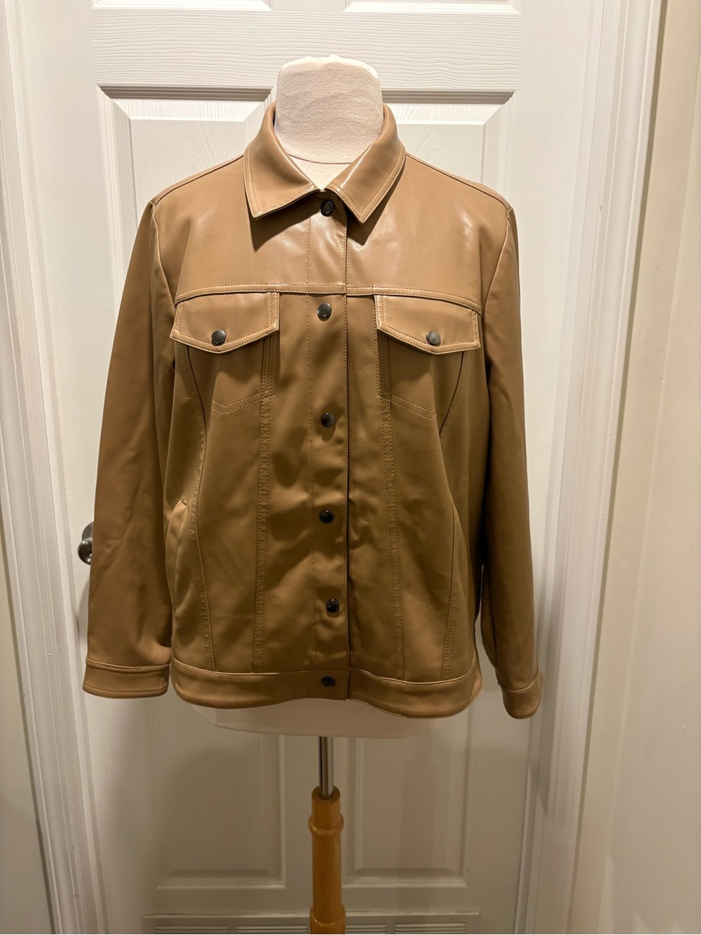 Torrid Tan Faux Leather Jean Style Jacket Women’s Size 3 Snap Front